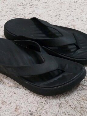 Crocs Getaway Platfrom Women's Black Thong Flip Flops Sandals Size 9